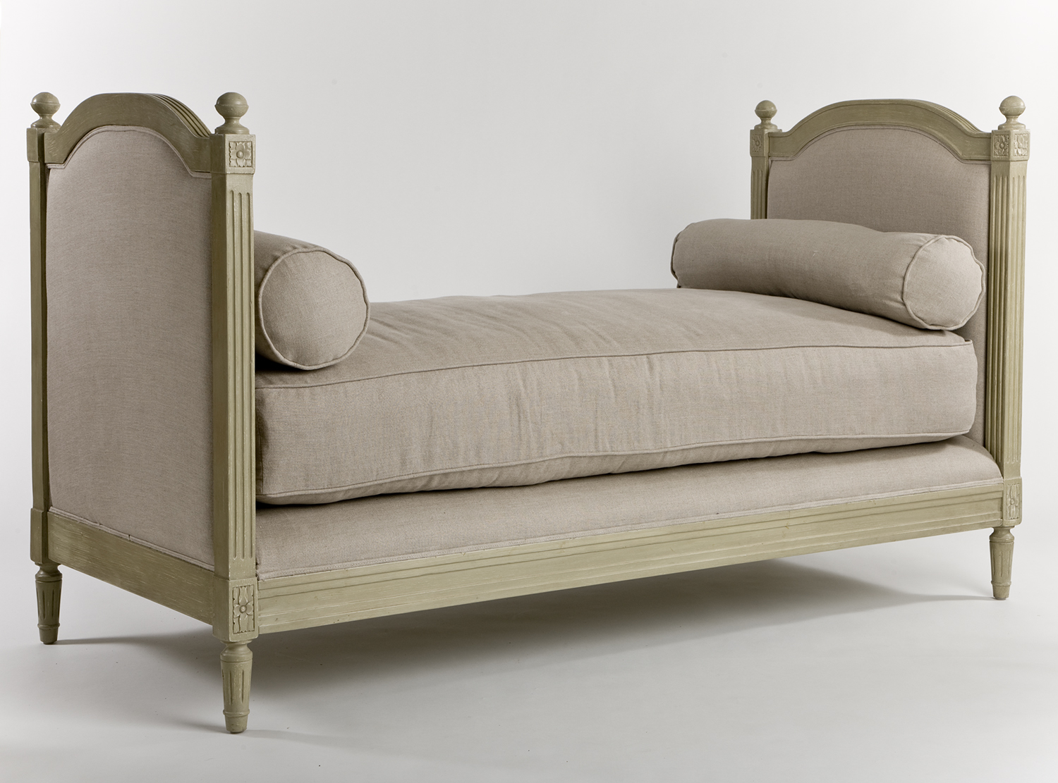 ANTOINETTE DAYBED