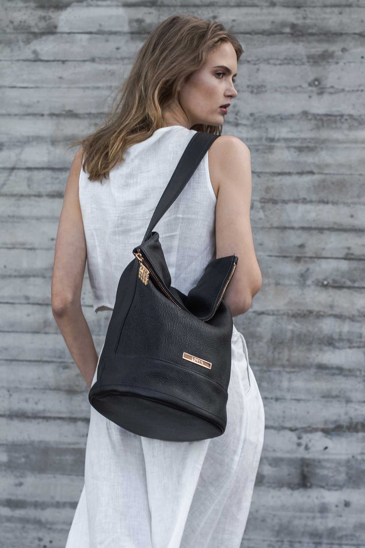 Lovia Kiulu Elk Leather Bag in Black